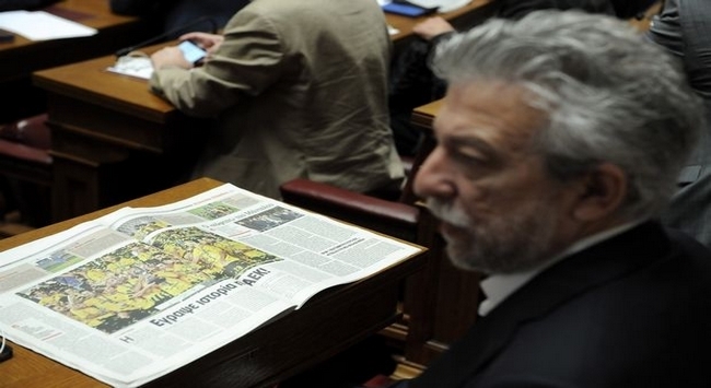 Τι διάβαζε σήμερα ο Κοντονής στη Βουλή;