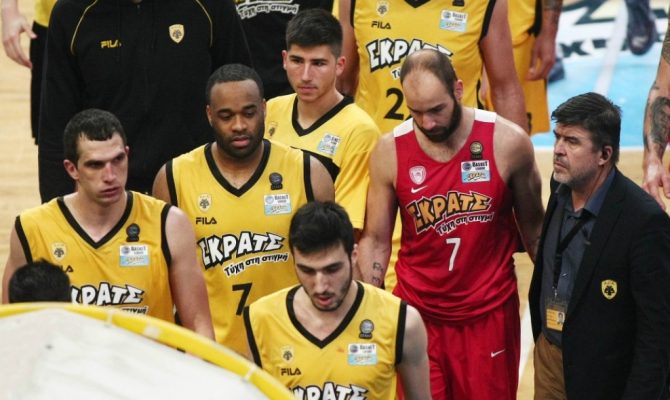 Στο φύλλο αγώνα τα υβριστικά για Σπανούλη και οι κροτίδες