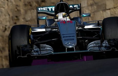 Οι επικοί διάλογοι του Hamilton με τους μηχανικούς του Οι επικοί διάλογοι του Hamilton με τους μηχανικούς του