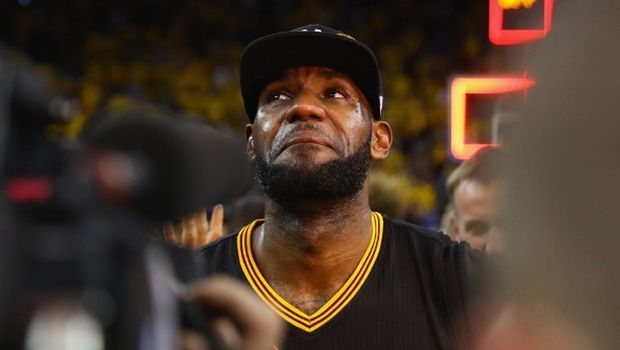 Δεν πάει πουθενά ο Τζέιμς: Μένει στο Κλίβελαντ Δεν πάει πουθενά ο Τζέιμς: Μένει στο Κλίβελαντ