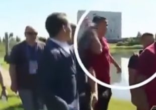 Εκτός εαυτού ο Ρονάλντο πέταξε μικρόφωνο σε λίμνη! (vid)