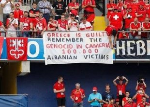 Καταγγελία σε FIFA και UEFA από ΕΠΟ για το αλβανικό πανό