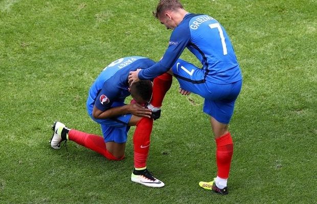 Πρόκριση με Γκριεζμάν για φίλημα η Γαλλία