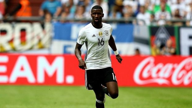 Νοκ-άουτ για έξι μήνες ο Ρίντιγκερ Νοκ-άουτ για έξι μήνες ο Ρίντιγκερ