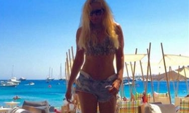 Ουάου! H Γωγώ Μαστροκώστα με καυτό σορτσάκι και δίχως φίλτρα!