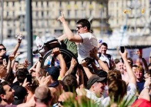 Σήκωσαν στον… αέρα οπαδό με ειδικές ανάγκες οι Άγγλοι οπαδοί