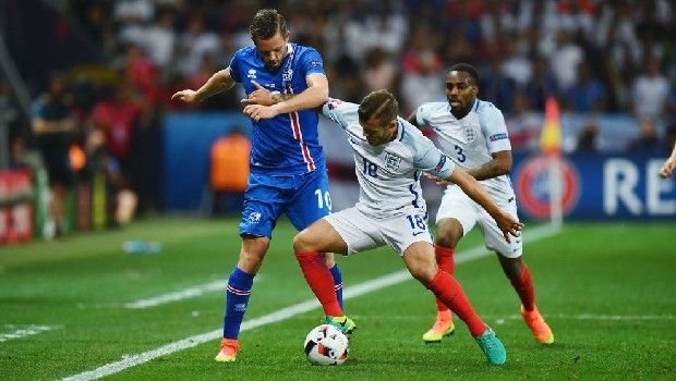 Υπογραφές για επαναδιεξαγωγή του Αγγλία-Ισλανδία!