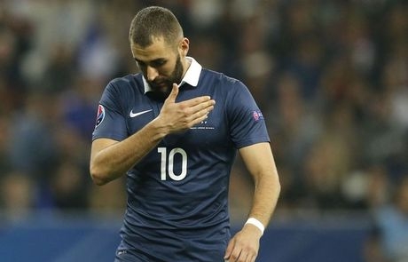 Μόνος στο σπίτι ο Μπενζεμά