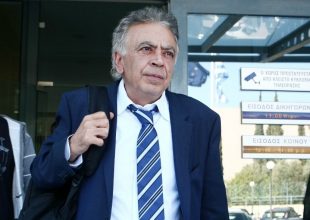 Κουτσοκούμνης: «Παραμένει στην ΚΕΔ ο Σωμαρακάκης;»