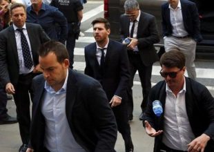 Μέσι στη δίκη για φορολογική απάτη: ‘Δεν ήξερα τίποτα, έπαιζα ποδόσφαιρο’