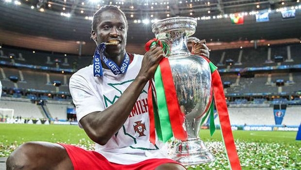 Έντερ: “Ο πατέρας μου είναι φυλακή για φόνο”