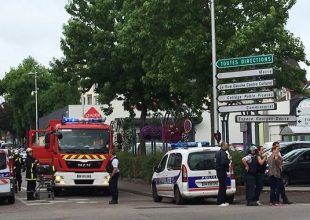 Γαλλία: Δύο ένοπλοι κρατούν ομήρους σε εκκλησία