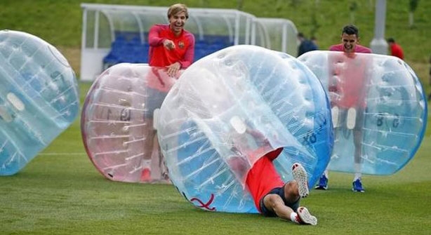 H πρωτότυπη και ξεκαρδιστική προπόνηση της Μπαρτσελόνα