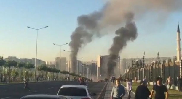 Βομβάρδισαν το προεδρικό μέγαρο στην Άγκυρα (vid)