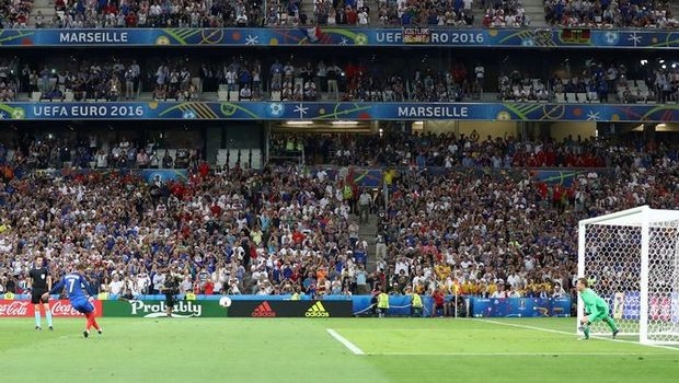 Το πέναλτι του Σβαϊνστάιγκερ και το 1-0 της Γαλλίας Το πέναλτι του Σβαϊνστάιγκερ και το 1-0 της Γαλλίας