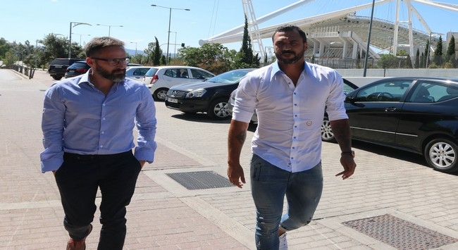 Υπογράφει και πάει προπόνηση