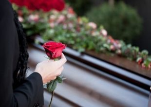 Έγινε κι αυτό: Ανεβλήθη κηδεία, λόγω λάθος νεκρού