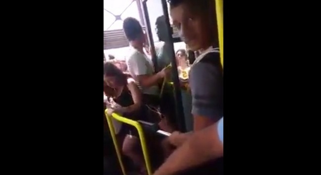 Απίστευτες σκηνές σε λεωφορείο (vid)