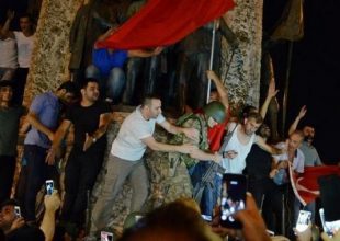 Διεθνής Αμνηστία: Ξυλοδαρμοί, βασανιστήρια και βιασμοί με γκλομπ στα τουρκικά κέντρα κράτησης μετά το πραξικόπημα