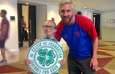 Ο μικρός Jay φωτογραφήθηκε με τον Μέσι