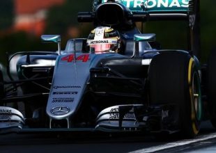 Νίκη κορυφής για τον Hamilton