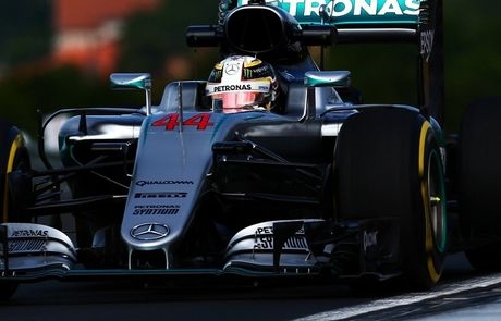 Νίκη κορυφής για τον Hamilton