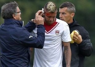 Κόπηκε το αυτί του Μενέζ!