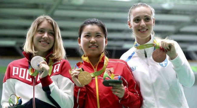 Η απονομή της Άννας Κορακάκη