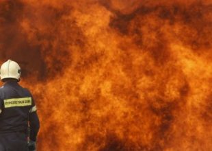 Νεκρός πυροσβέστης στην πυρκαγιά Παρόρι Βοιωτίας