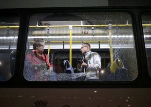 Επίθεση με πέτρες στο λεωφορείο των Ολυμπιακών Αγώνων