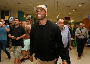Τελειώνει με ιατρικά και πάει στα γραφεία