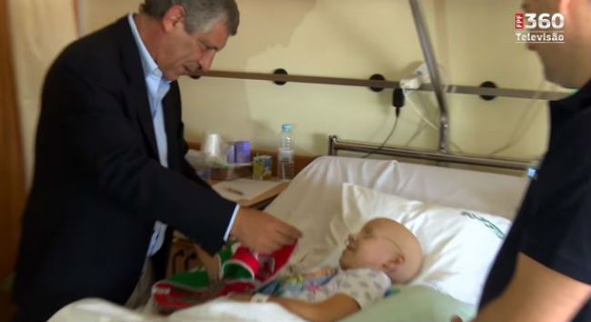 Ο Σάντος σκόρπισε γέλιο σε παιδιά με καρκίνο