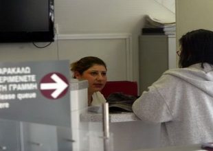 Σε απόσταση αναπνοής από τη ΓΑΔΑ, τέσσερις ένοπλοι κράτησαν ομήρους σε υποκατάστημα της τράπεζας Πειραιώς!