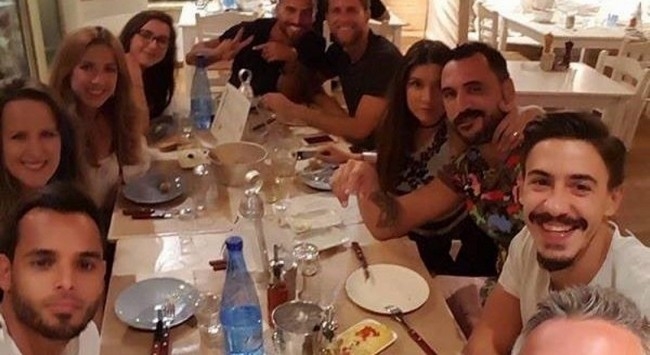 Οι Λάτιν έδεσαν και το έριξαν έξω (pic)