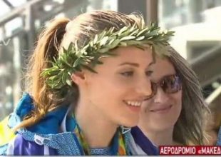 Στη Θεσσαλονίκη η Άννα Κορακάκη – «Έπεσαν» τα τείχη