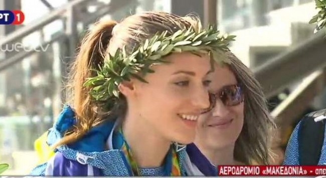 Στη Θεσσαλονίκη η Άννα Κορακάκη – «Έπεσαν» τα τείχη Στη Θεσσαλονίκη η Άννα Κορακάκη – «Έπεσαν» τα τείχη