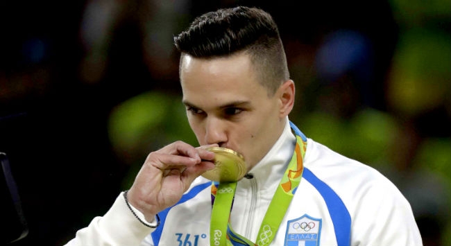 Στην Ελλάδα ο Πετρούνιας: «Κομμάτι του χρυσού μεταλλίου ανήκει στους Έλληνες» (pics)