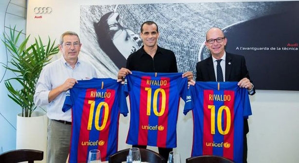 Υπέγραψε… ξανά στην Μπαρτσελόνα ο Ριβάλντο