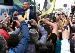 Τρέλα στο Δωματιάκι με Σιμόες-Γιόχανσον-Αραβίδη