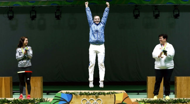 Το ζεϊμπέκικο της Άννας Κορακάκη (vid)