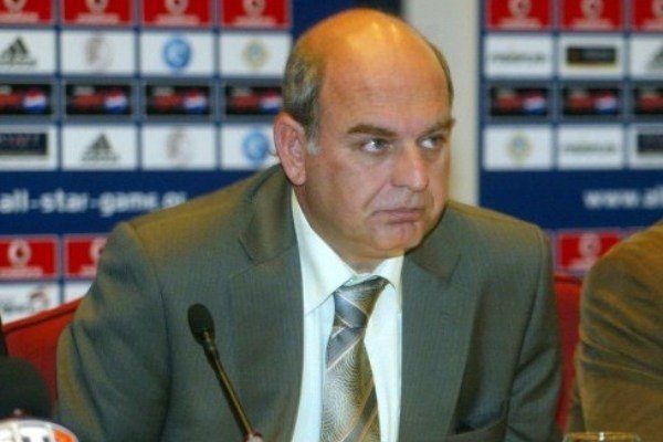 Γραμμένος: «Το πρωτάθλημα δεν παίζεται με ίσους όρους» Γραμμένος: «Το πρωτάθλημα δεν παίζεται με ίσους όρους»