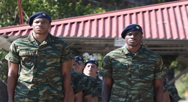 Αντετοκούνμπο στα χακί: τους πήραν με την… ψιλή