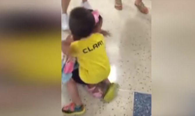 VIRAL: Δύο ορφανά παιδάκια ξανασμίγουν και η χαρά τους είναι απερίγραπτη