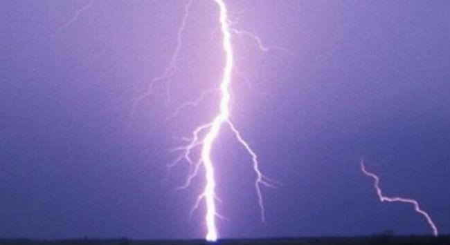 Στην εντατική ποδοσφαιριστής από κεραυνό