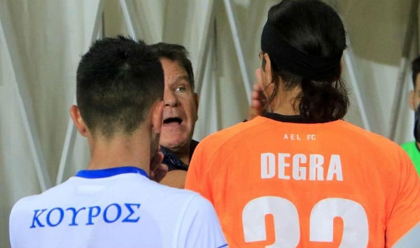 Χτύπησε τον Ντεγκρά ο Κούγιας! Χτύπησε τον Ντεγκρά ο Κούγιας!