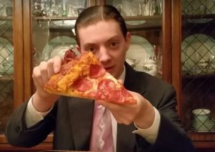 Κερδίζει 1.600€/μήνα δοκιμάζοντας burger και πίτσες στο youtube