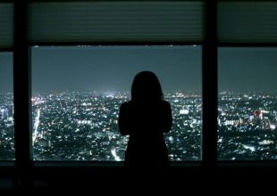 Οι έξυπνοι άνθρωποι βρίζουν, κοιμούνται αργά και είναι ακατάστατοι!