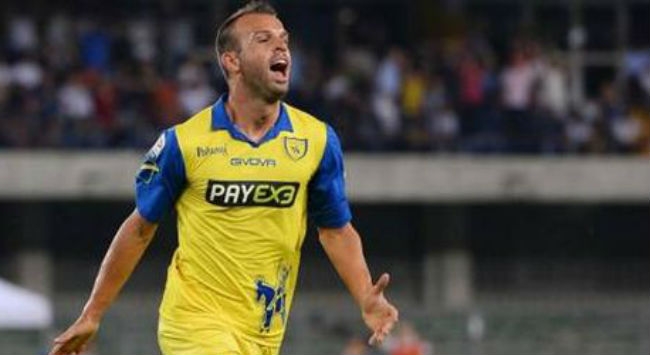 Επιθετικός της Κιέβο έγινε ήρωας και έσωσε γυναίκα από βιασμό! Επιθετικός της Κιέβο έγινε ήρωας και έσωσε γυναίκα από βιασμό!