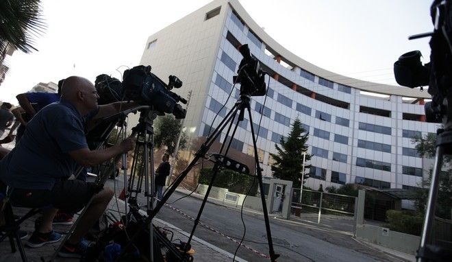 Τηλεοπτικές άδειες: Περιμένοντας τον ‘λευκό καπνό’