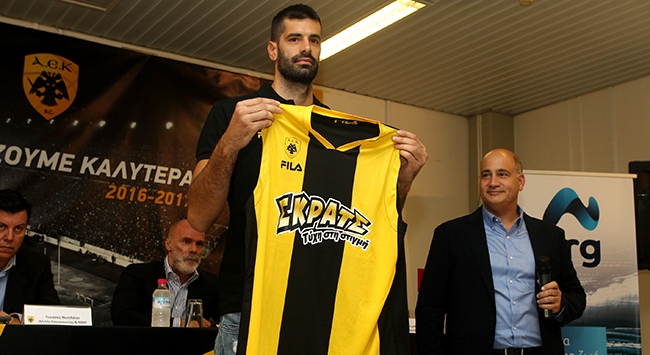 Αυτή είναι η νέα φανέλα της «Βασίλισσας» (PICS + VID)